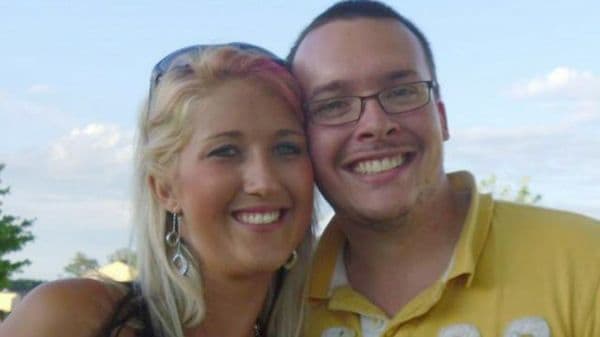 Jessica Storer se declaró culpable de mantener relaciones sexuales con un alumno y su esposo Derrick de embriagar a menores (The Sun/Mydrim Jones)
