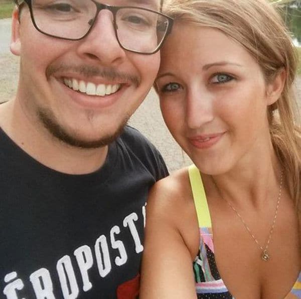 La pareja le dio alcohol a cuatro estudiantes, tres de los cuales eran menores, y por la mañana del día siguiente Jessica mantuvo relaciones sexuales con el único de los jóvenes que tenía 18 años (The Sun/Mydrim Jones)