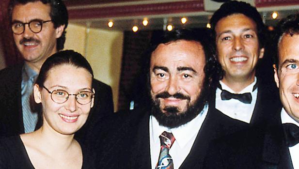 uciano Pavarotti junto a su segunda mujer, Nicoletta