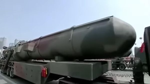 Contenedor de misil intercontinental similar al de fabricación china DF-31