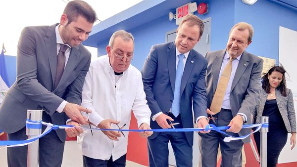 Laureano Ortega, primero desde la izquierda, inaugura el centro de espionaje ruso en Managua, acompañado de dirigentes rusos