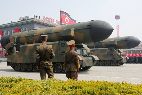Misiles durante el último desfile militar en Pyongyang. (REUTERS)