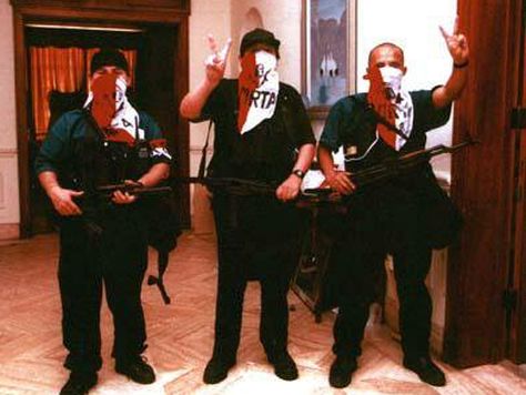 En 1996, integrantes del Movimiento Revolucionario Tupac Amaru tomaron la residencia del embajador japonés en Lima. (Foto: RedComunismo) 