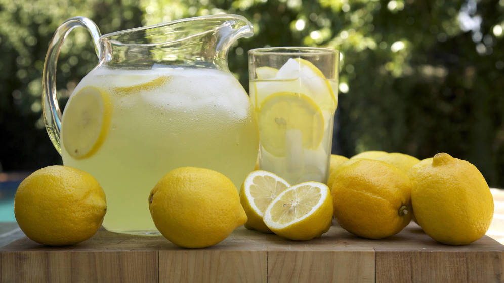 Foto: Agua de limón. (iStock)