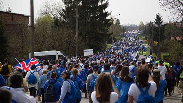 Los asistentes caminarán la distancia de 3 kilómetros, entre los campos de exterminio de Auschwitz y Birkenau (Marcha por la Vida)