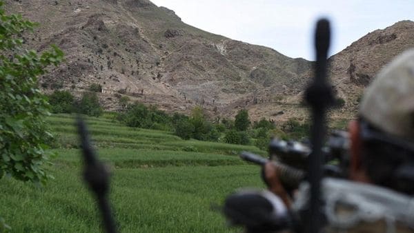 Las tropas de EEUU y Afganistán custodian la zona del ataque