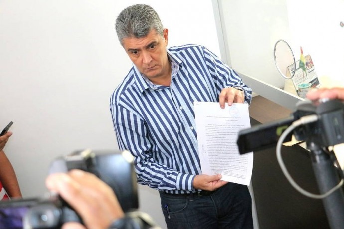 Ernesto Suárez durante la presentación de su denuncia en la Fiscalía General. Foto: CORREO DEL SUR