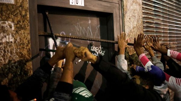 Los Sin Techo empezaron la protesta a la madrugada (Reuters)