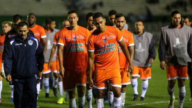 Los jugadores de Sport Boys salen cabizbajos tras la derrota ante Godoy. Foto. Jorge Uechi %image_alt%