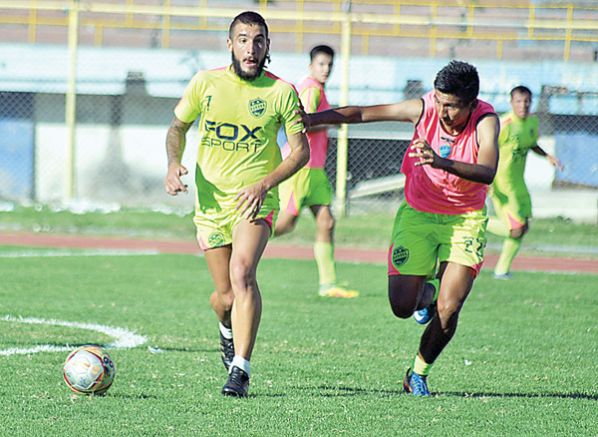 MATÍAS VICEDO (I) SERÁ LA CARTA DE GOL PARA EL PARTIDO DE MAÑANA EN SANTA CRUZ. FROI HEREDIA
