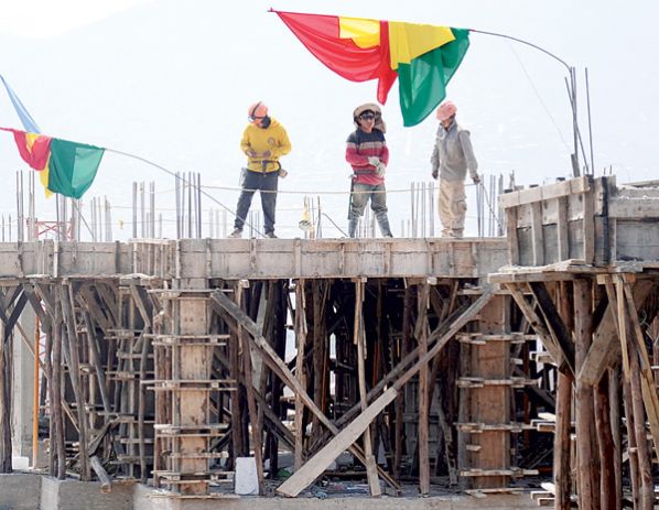 CONSTRUCCIÓN DE LOS BLOQUES DE LA VILLA. FROI HEREDIA