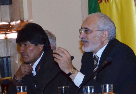 El presidente Evo Morales junto a Carlos Mesa. Foto: Scoopnest.com