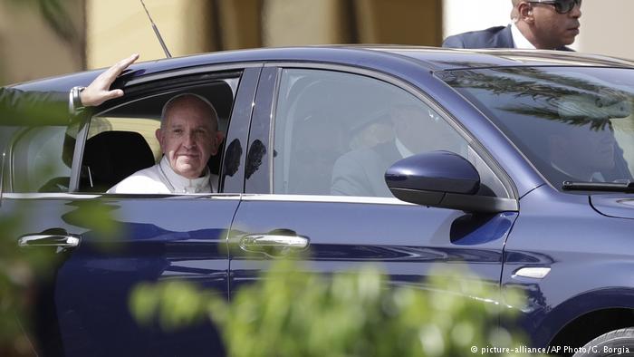 Ägypten Besuch vom Papst Franziskus in Kairo (picture-alliance/AP Photo/G. Borgia)