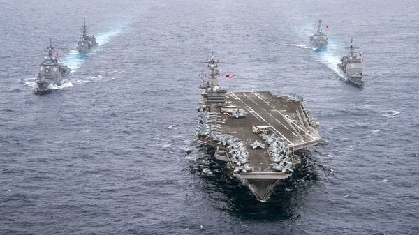 El USS Carl Vinson se dirige a la península coreana con apoyo del Ejército japonés