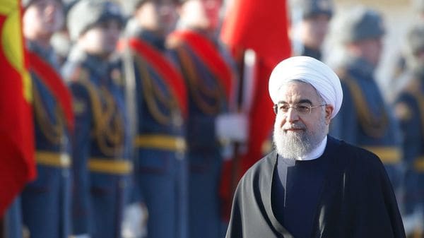 El actual presiente sigue siendo popular y ha tenido éxitos en su gobierno, pero aún tiene deudas pendientes con la sociedad iraní (Reuters)
