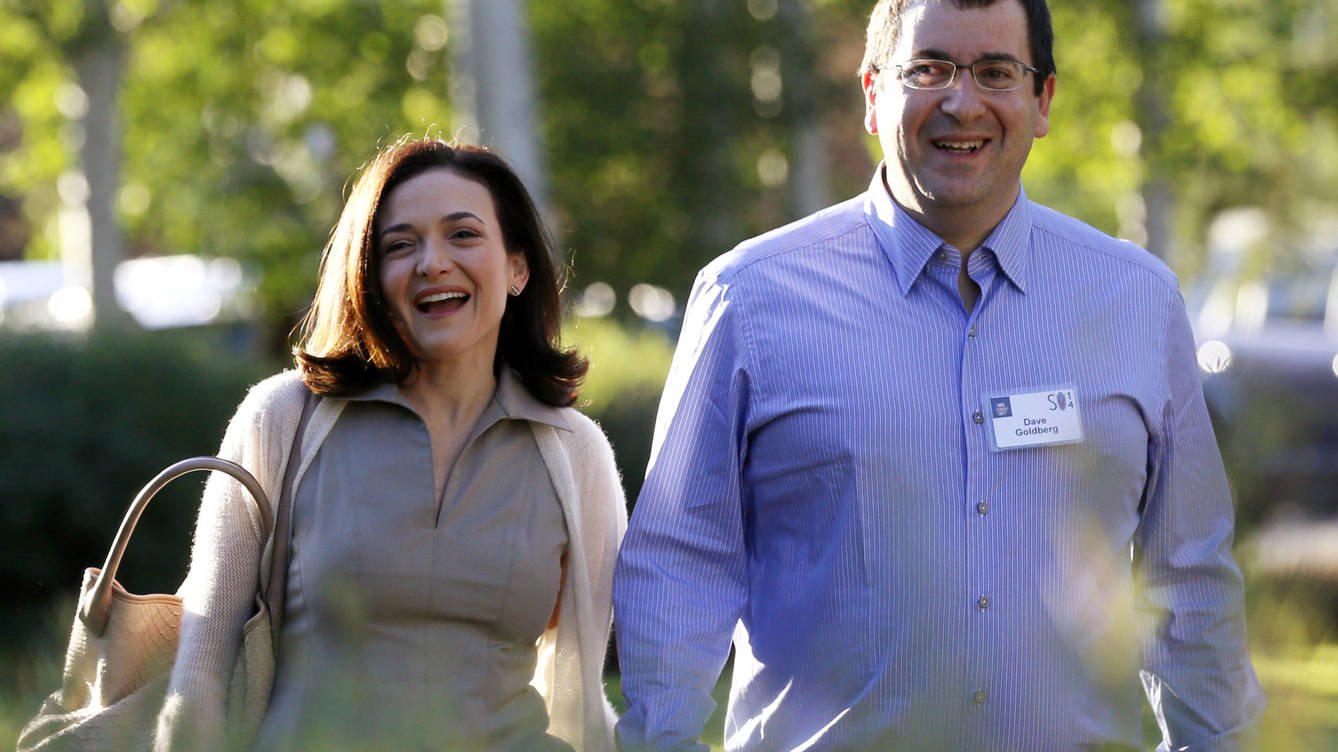 Foto: Sheryl Sandberg y su marido, ahora fallecido, Dave Goldberg. (Reuters)