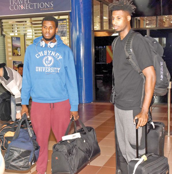 LAKEEM DUNCAN (I) Y WATSON SHARIF, JUGADORES DE PEÑAROL.
