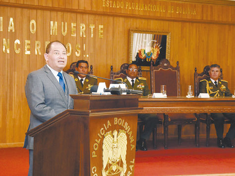 El ministro de Gobierno, Carlos Romero, durante una reunión con jefes policiales. Foto: Pedro Laguna-Archivo