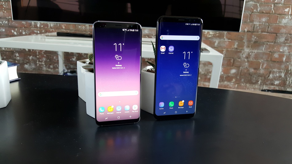 Samsung Galaxy S8 con Samsung Galaxy S8 Plus al lado