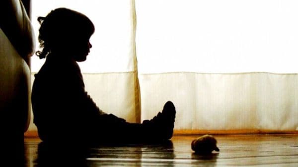 Los niños son vulnerables a los ataques sexuales de otros niños en dos lugares sobre todo: la casa y la escuela.