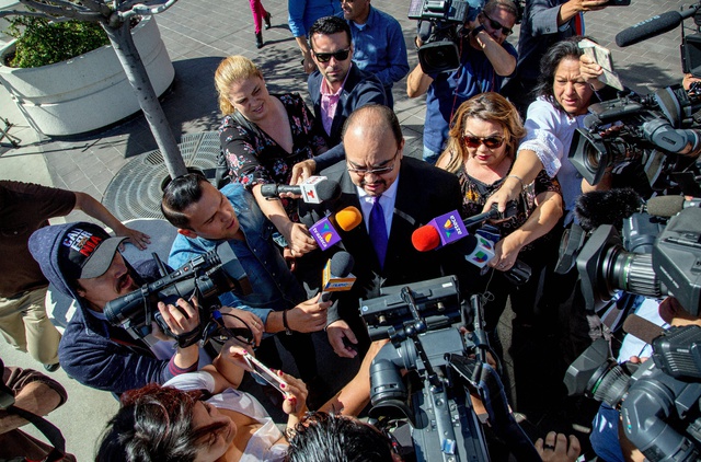 Kris Demirjian, abogado de Luis Miguel, se reúne con la prensa en Los Ángeles el pasado 2 de mayo.