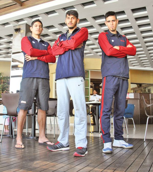 LOS REFUERZOS DE OLYMPIC LUCAS OCAMPO (I), ANDRÉS SERRUDO Y FRANKLIN GARCÍA, QUE VIENEN A CONQUISTAR LA CORONA DEL VOLEIBOL NACIONAL.