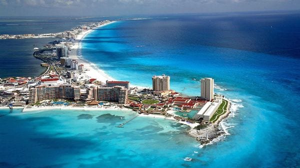 Cancun, un centro turístico internacional que tiene cada vez más desarrollos inmobiliarios y financieros para convertirse en un nuevo refugio para los narcos