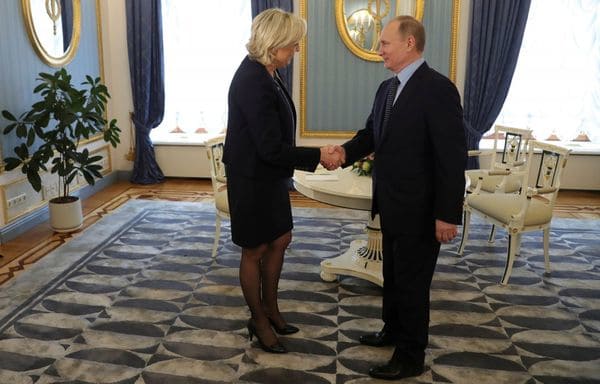 Marine Le Pen ha manifestado su admiración por Vladimir Putin (Reuters)