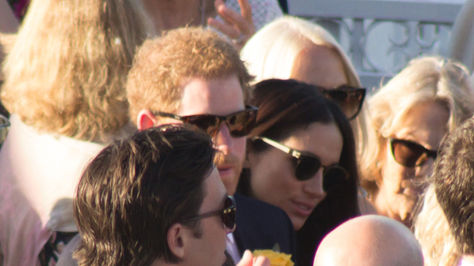 El príncipe Enrique y la actriz Meghan Markle en su primera aparición en público.