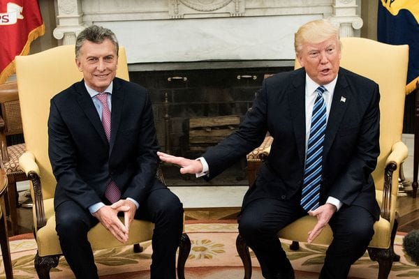 El presidente de la Argentina, Mauricio Macri, planteó la prohibición ante el mandatario de los Estados Unidos, Donald Trump. (AFP)