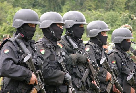 Grupo de efectivos de una unidad de élite de las FFAA.