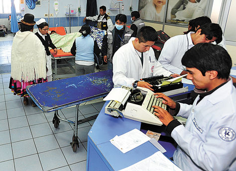 Atención en el hospital de Clínicas de La Paz. Foto: Archivo La Razón