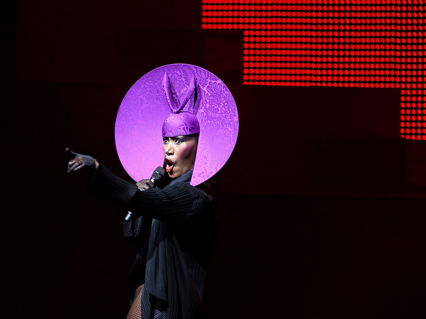 Grace Jones, en uno de sus últimos conciertos.