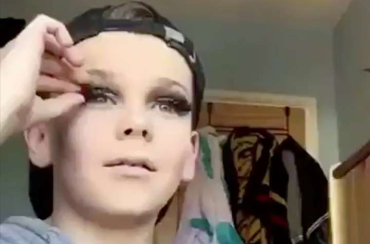 Furor en redes: un tutorial de maquillaje hecho por un chico de doce años