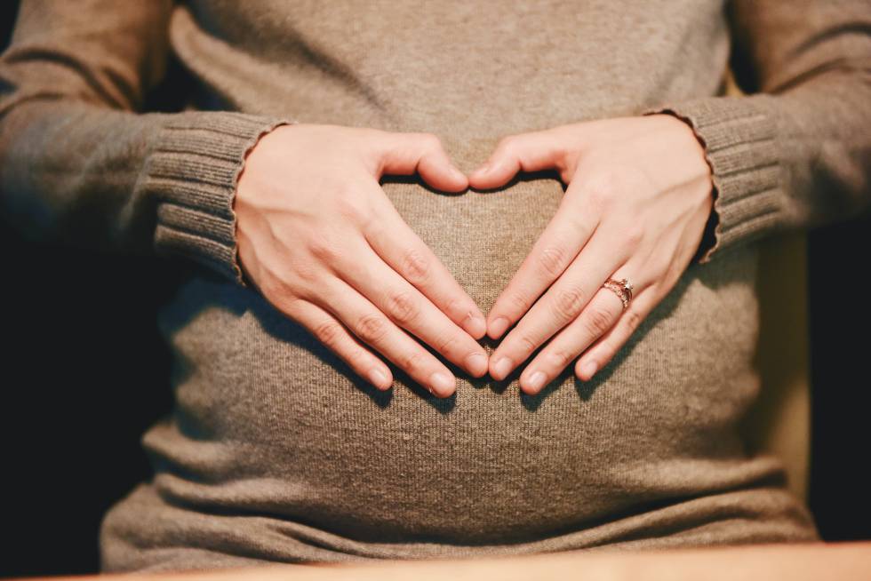 Las probabilidades de embarazo para las mujeres descienden brúscamente a partir de los 35 años