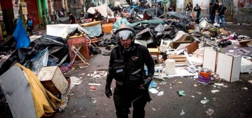 En el operativo del domingo participaron 500 policías armados. Foto: EPA 