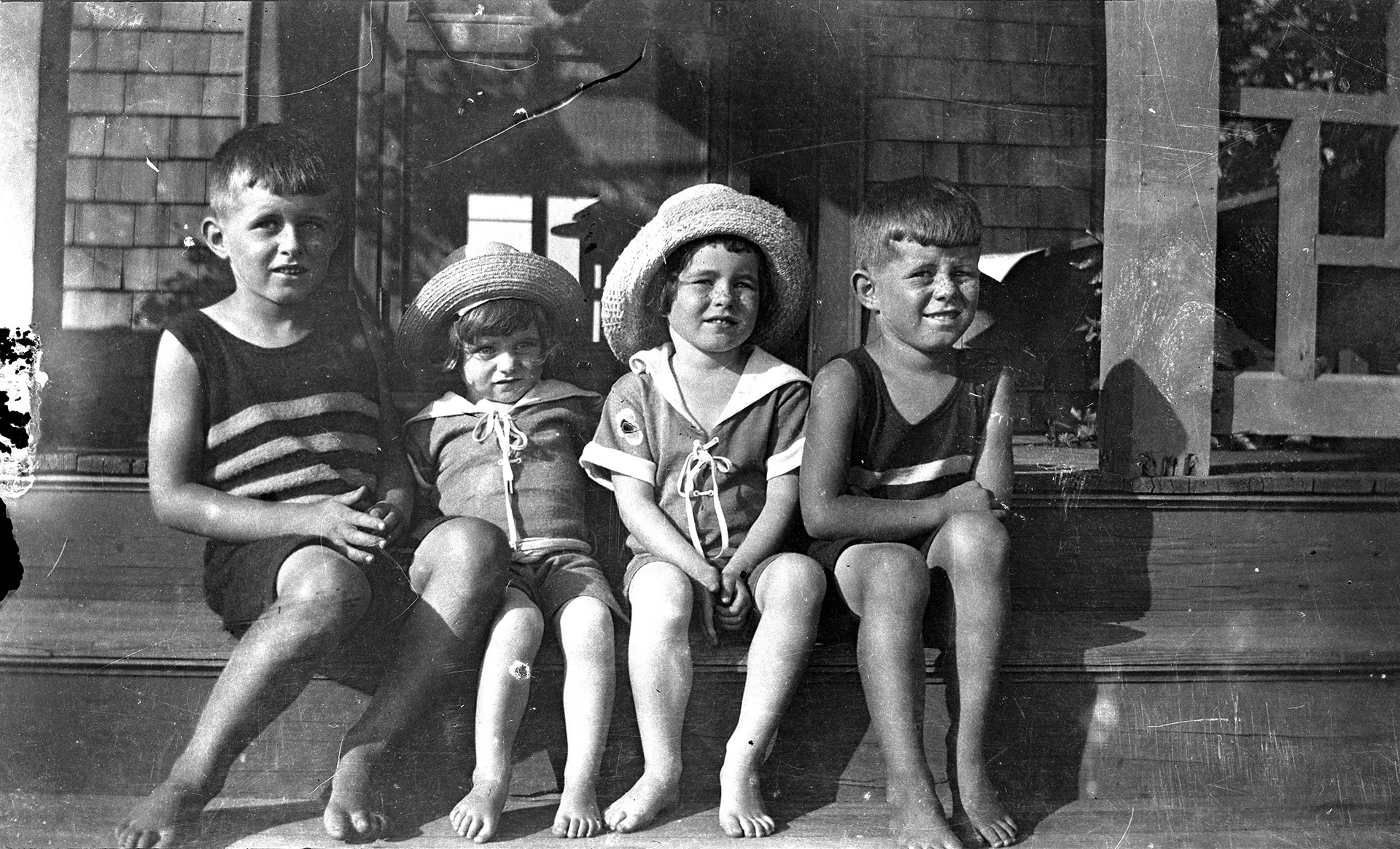 Cuatro de los hermanos Kennedy en Massachusetts 1928: Joseph Jr., Kathleen, Rosemary y John Fitzgerald, futuro presidente (Reuters)
