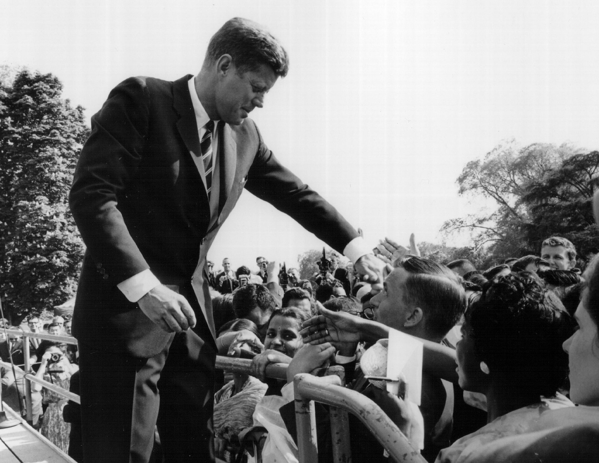 Muchos compatriotas veneran a Kennedy como un símbolo de las esperanzas y aspiraciones de su país