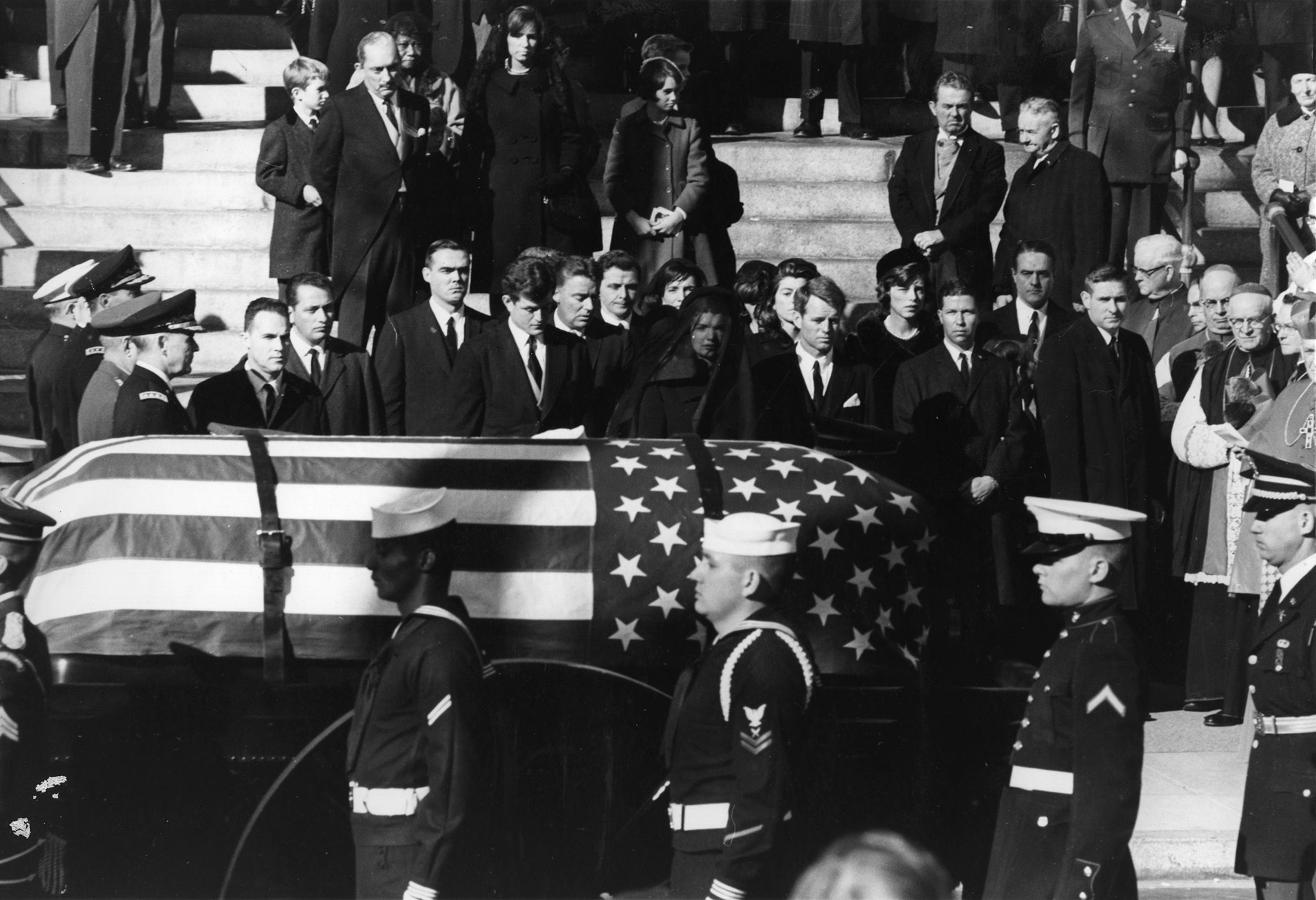 Jacqueline Kennedy, Edward Kennedy y Robert Kennedy durante el funeral de Estado para John F. Kennedy (Keystone/Getty Images)