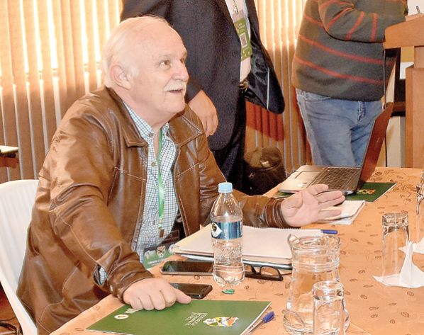 MARCO PEREDO, PRESIDENTE INTERINO DE LA FEDERACIÓN BOLIVIANA DE FÚTBOL, DURANTE UNA RUEDA DE PRENSA. FROI HEREDIA