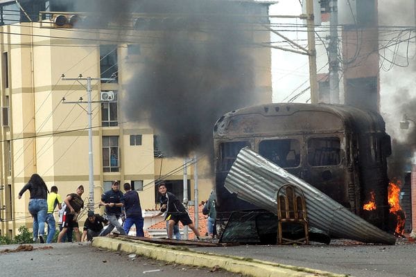 De los heridos en Baruta, 46 presentaron traumatismos por el impacto de bombas lacrimógenas (Reuters)