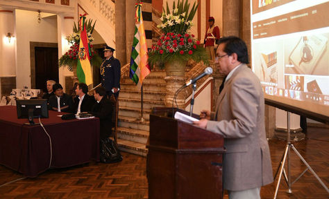 Acto de presentación del libro en Palacio de Gobierno