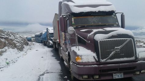 Cayó una fuerte nevada punto fronterizo Chungará-Tambo Quemado.