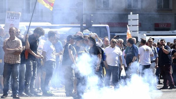 Taxistas protestando en España (AFP)
