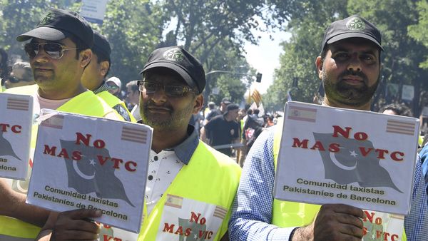 Los taxistas reclamaron contra Uber y Cabify (AFP)