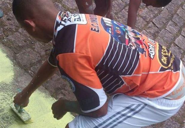 Gabriel Jesús, en 2014, pintando en San Pablo