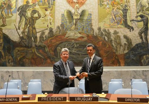 El embajador en la ONU, Sacha Llorenti, recibió la Presidencia del Consejo de Seguridad de manos del embajador de Uruguay, Elbio Rosselli. Foto:Cancillería de Bolivia
