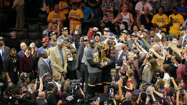 Los Cavaliers consiguieron el título de NBA de la última temporada, con LeBron James como figura (Reuters)