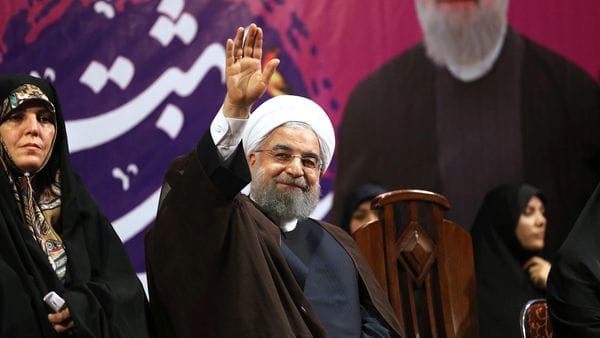 Qatar mantiene una relación ambivalente con el régimen iraní. En la foto, el recientemente reelecto presidente Hassan Rouhani (AP)