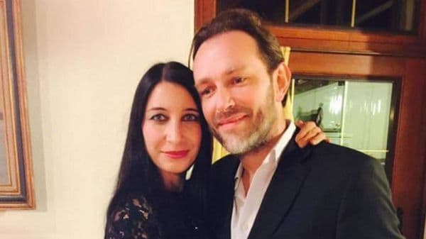 Xavier Thomas junto a su novia, Christine Delcros, que sufre de una rotura de pelvis en el hospital tras el ataque en Londres